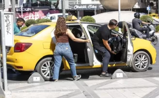 İzmir’de yolcu kılığında taksi denetimi!