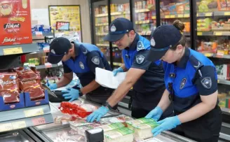 İzmir Güzelbahçe Zabıtası’ndan kapsamlı gıda denetimi