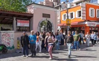 İzmir’in emeklileri kenti keşfediyor