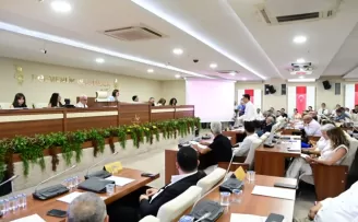 İzmir Karabağlar’dan eğitime güçlü destek