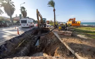 İzmir Mithatpaşa’da ana boru arızası için İZSU seferber oldu