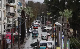 İzmir Özmen Caddesi’ndeki yeni altyapı yağmur sınavından geçti