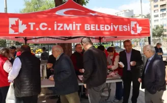 İzmit Belediyesi Cumalık gönül ikramlarını Kozluk’ta yaptı