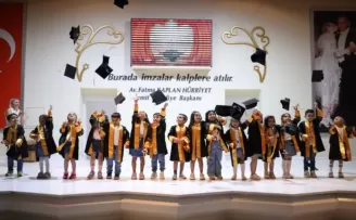 İzmit’te Çınar Çocuk Evleri’nde mezuniyet sevinci