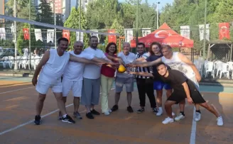 İzmit’te voleybol coşkusu yaşanıyor