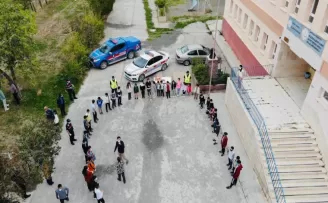 Jandarma ekipleri, öğrencilerle buluştu
