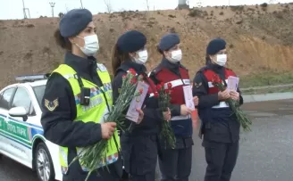 Jandarmadan kadın sürücülere Kadınlar Günü sürprizi
