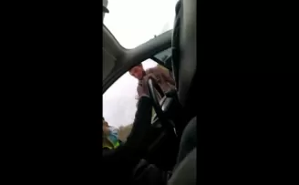 Kadıköy’de değnekçi polisle pazarlık yapınca yakayı ele verdi
