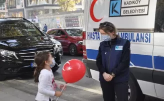 Kadıköy’de korona virüse ambulansla farkındalık
