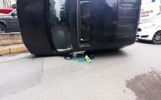 Kadıköy’de lüks cip yan yattı
