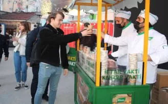 Kadıköy sokaklarını iftar vakti çorba kokusu sardı
