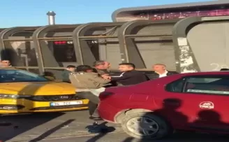 Kadın yolcudan taksiciye “şarj aleti” dayağı
