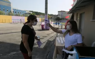 Kadınların sosyal mesafeli maskeli spor hayatı böyle başladı
