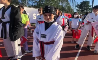 Kağıthane Belediyesinin düzenlediği Yaz Spor Okulu törenle sona erdi

