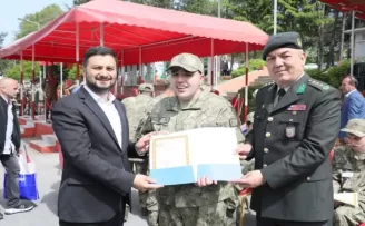 Kağıthane’de engelli bireylere asker kınası yakıldı
