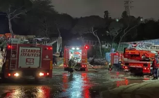 Kağıthane’de hurdalıkta yangın
