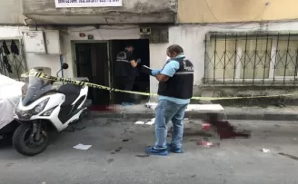 Kağıthane’de korkunç olay: Ev arkadaşının boğazını kesti
