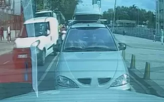 Kağıthane’de, otomobil içerisinde kadına şiddet kamerada

