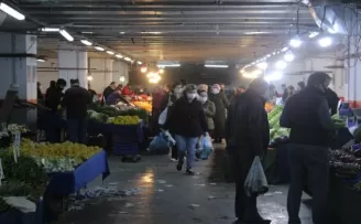 Kağıthane’de pazarda Ramazan yoğunluğu
