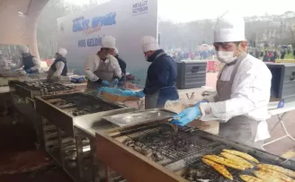 Kağıthaneliler kışın tadını balık ekmek ile çıkardı
