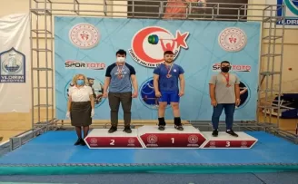 Kahramankazanlı genç haltercilerden madalyalara ambargo
