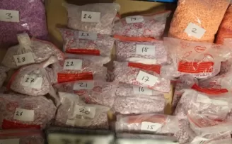 Kapıkule’de bir tırda 135 bin uyuşturucu hap ve 2 kilo kokain ele geçirildi
