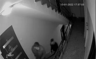 Kapısı açık bırakılan binadaki bisikletleri çaldılar

