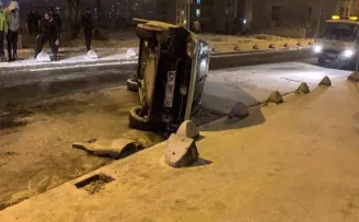 Karda kayan araç takla attı: 2 yaralı
