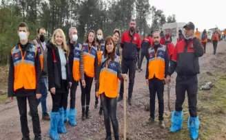 Kartal Belediyesi ekipleri fidanları toprakla buluşturdu
