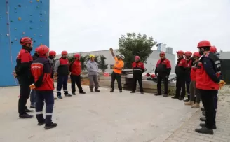 Kartal Belediyesi’nden personele afet müdahale eğitimi
