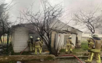 Kartal’da gecekondu alevlere teslim oldu
