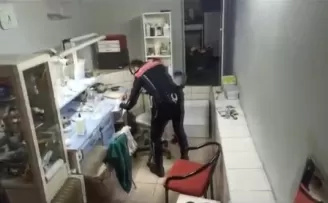 Kartal’da kaçak silah atölyesi ve diş muayenehanesine baskın
