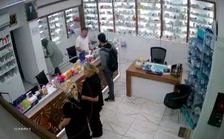 Kasımpaşa’da ilginç hırsızlık: Kadın hırsızlar eczaneden ilacı böyle çaldı
