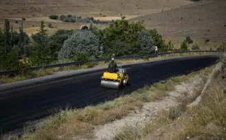 Kayseri Büyükşehir’den kırsalda yol çalışması