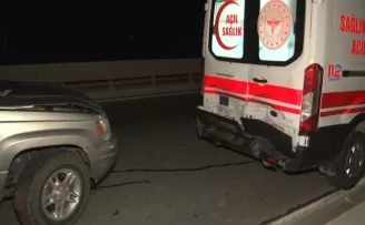 Kaza yapan araca müdahale için giden ambulans kaza yaptı
