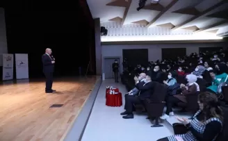 Keçiören Belediye Başkanı Altınok motivasyon seminerinde gençlerle buluştu
