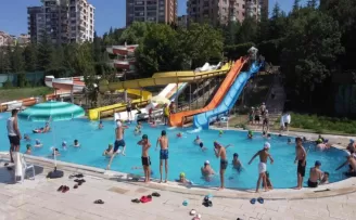 Keçiören’de aquaparklar dolup taşıyor
