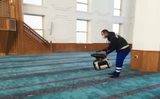 Keçiören’de ibadethaneler kesintisiz olarak dezenfekte ediliyor
