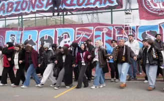 Keçiören’de üniversiteli Trabzonsporlulardan coşkulu horon festivali