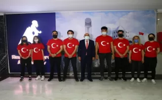 Keçiören’de üstü açık otobüste 19 Mayıs coşkusu
