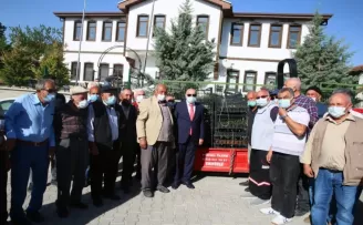 Keçiörenli çiftçilere 87 bin 680 adet ücretsiz sebze fidesi dağıtıldı
