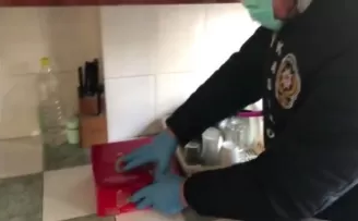 Kek kutusunda uyuşturucu ticareti polise takıldı
