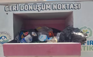 Keşan’da giysi toplama kutularında çöp tepkisi!