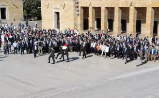 Kılıçdaroğlu, CHP’nin 98’inci yıldönümü dolayısıyla Anıtkabir’i ziyaret etti
