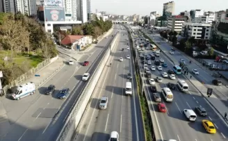 Kısıtlama saati değişti, trafikte yoğunluk erkenden başladı
