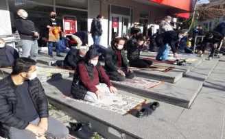 Kısıtlamada Cuma namazı kılındı

