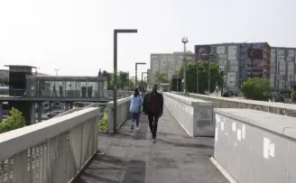Kısıtlamanın ilk gününde yollar ve duraklar boş kaldı
