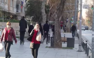 Kısıtlamaya rağmen Bağdat Caddesi’ndeki yoğunluk pes dedirtti
