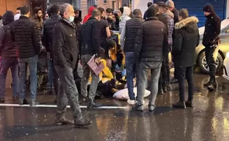 Kıskançlık krizine giren adam eşini darp etti
