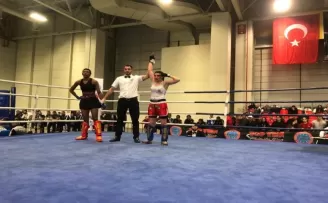 Kız çocuğu kick boks yapamaz diyenlere aldırmadı, Dünya şampiyonu oldu
